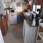 Δωμάτια σε οικογενειακή κατοικία Marina's Λάρνακα