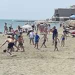 Δωμάτια σε οικογενειακή κατοικία Marina's Λάρνακα