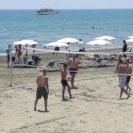 Marina's * لارنكا