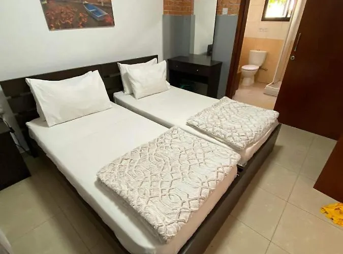 Marina's * Ларнака