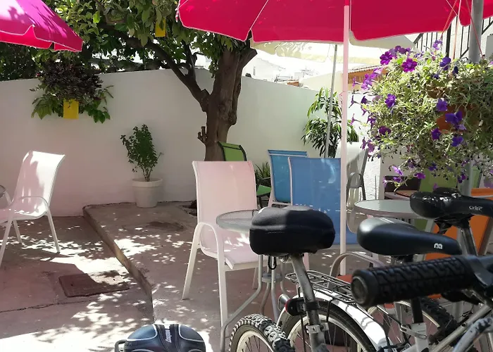 Проживання в сім'ї Marina's Ларнака