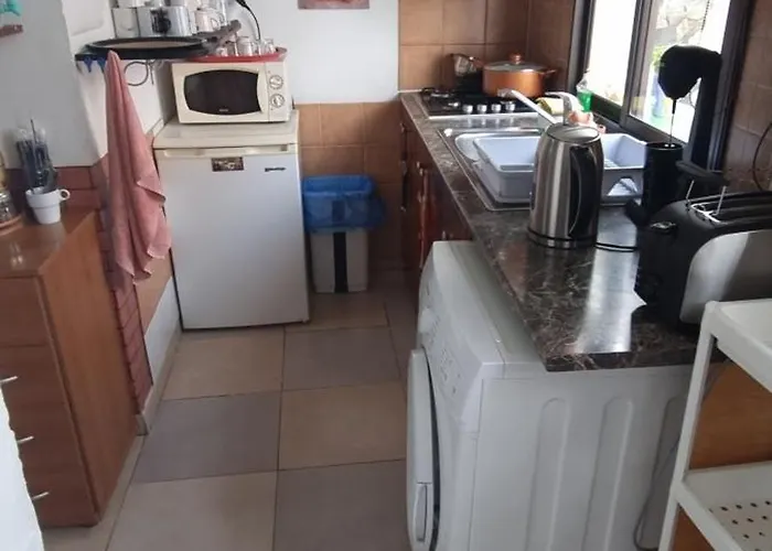 Проживання в сім'ї Marina's Ларнака